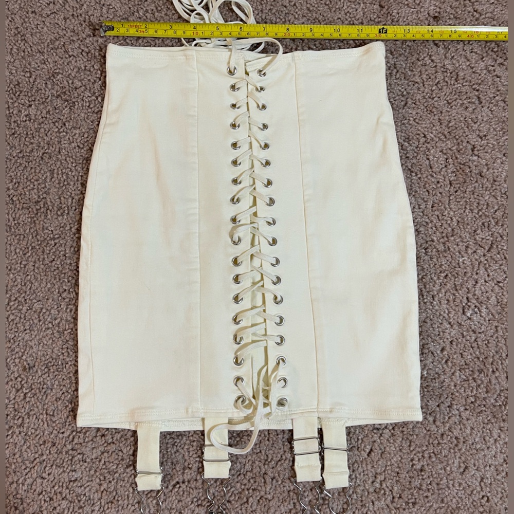 White lace up garter skirt no brand xs
